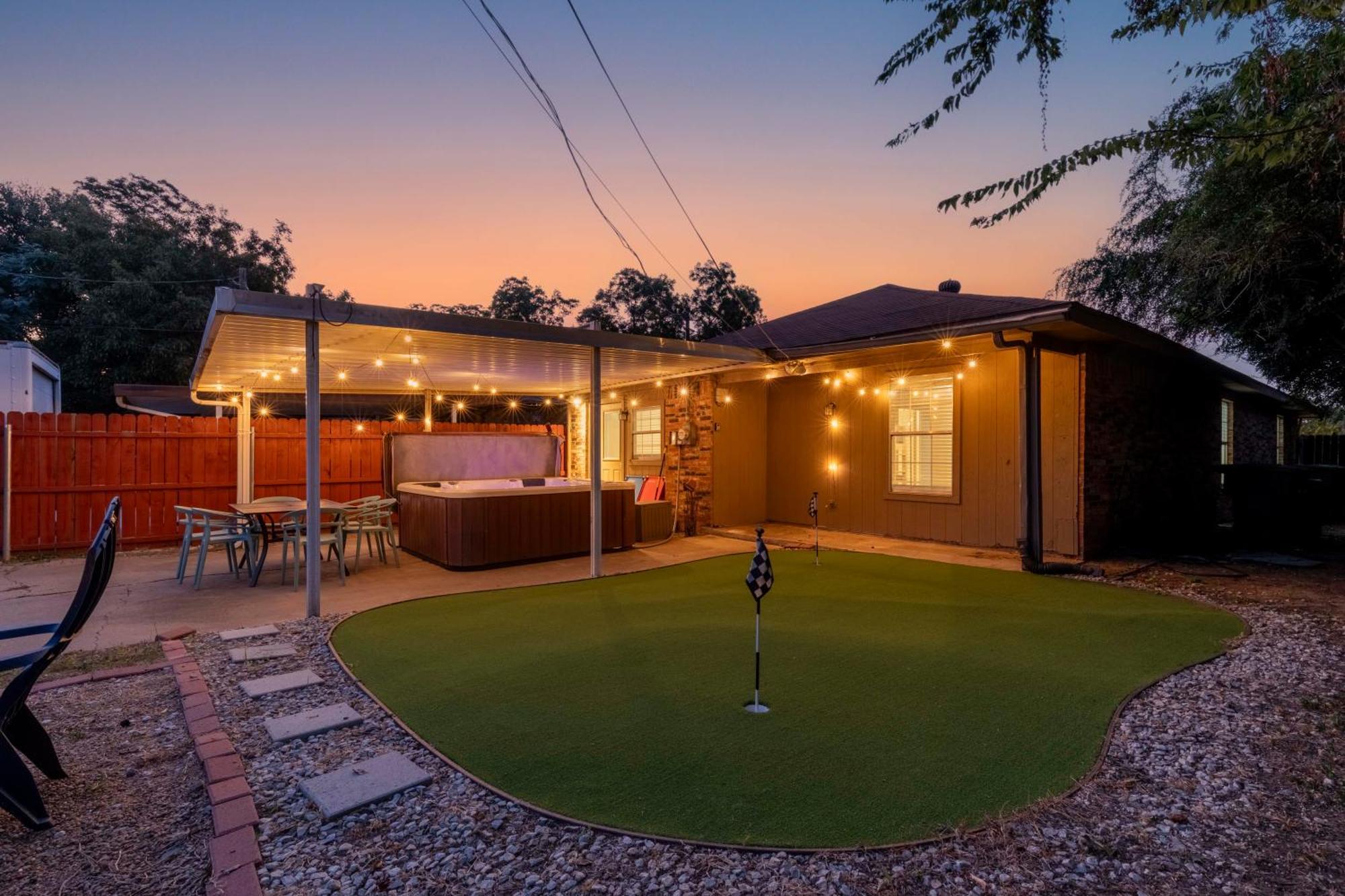 Relax Near Stadium & Downtown - Putt Green & Firepit Villa Irving Exterior photo